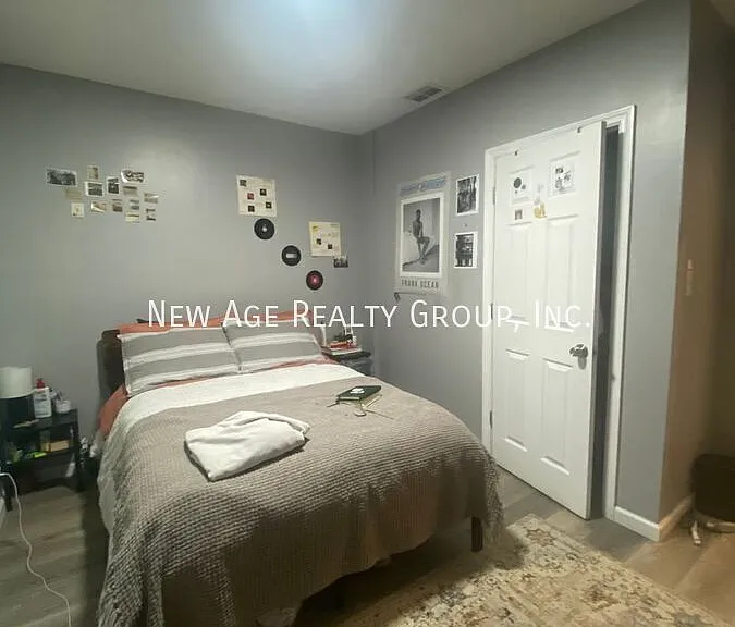 1717 Fontain St — Photo 11
