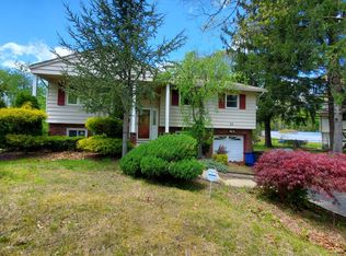 13 Locust Grove Ln, Manalapan, NJ 07726