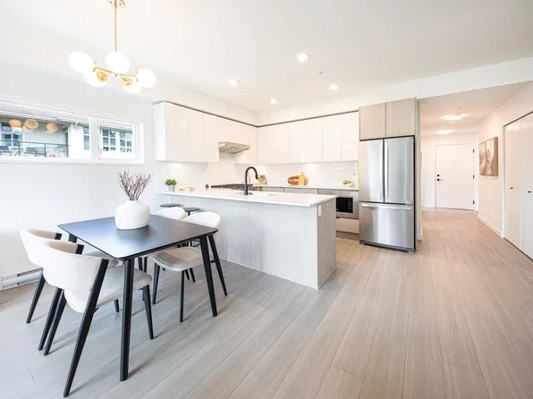 2277 Hawthorne Ave #202, Pt Coquitlam, BC V3C 1W3
