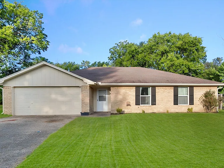 2604 Fairmont Cir — Photo 1