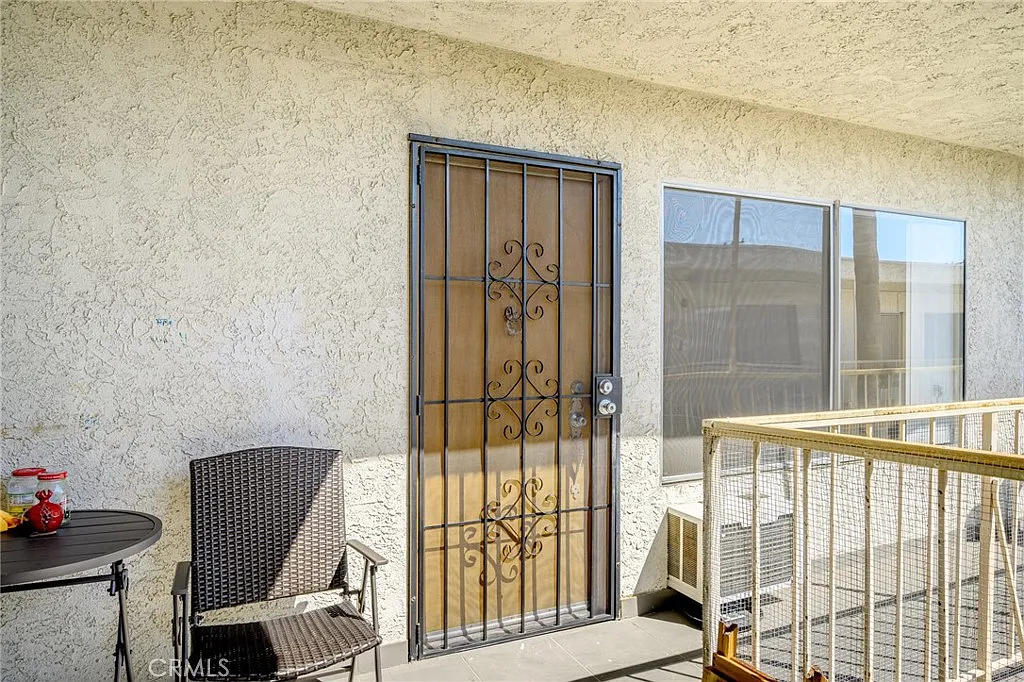 521 E Lomita Ave — Photo 3