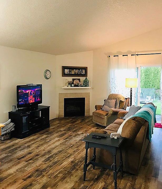2nd image of 946 Sagrada Cir N