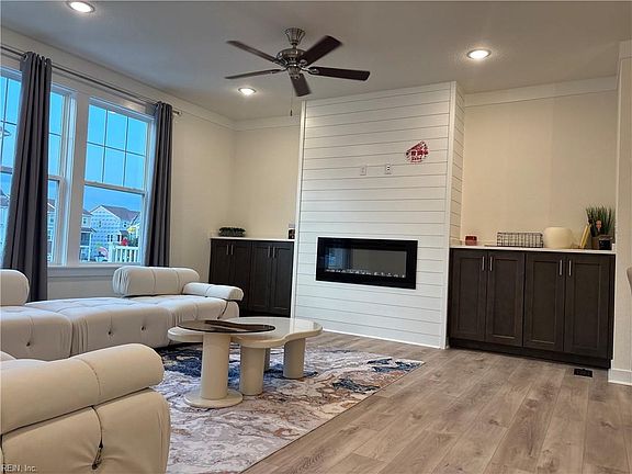 4th image of 1055 Butte Ln