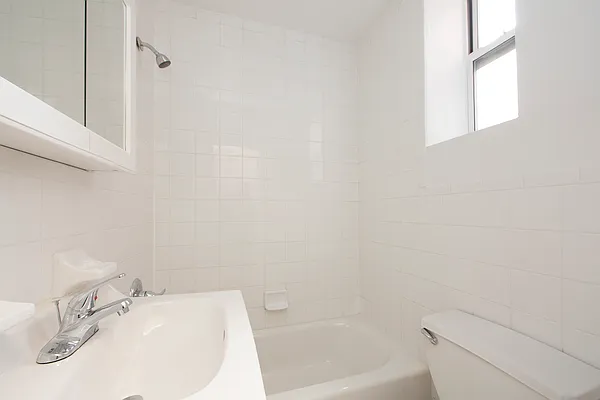 Rented by R New York | media 15