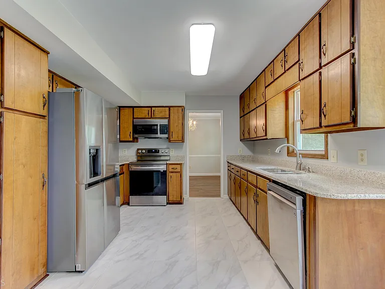 180 Fairfield Cir — Photo 18