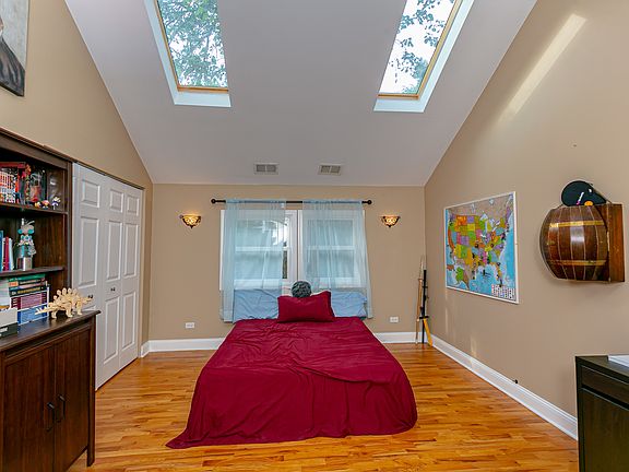 4th image of 4226 N Melvina Ave