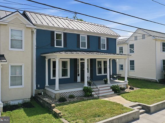 4th image of 220 W Main St