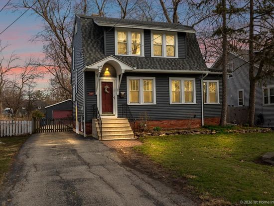 334 W School St, Villa Park, IL 60181