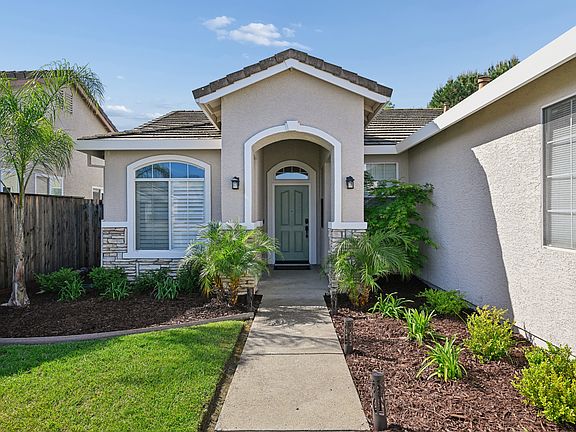 2nd image of 2835 Swallowview Dr