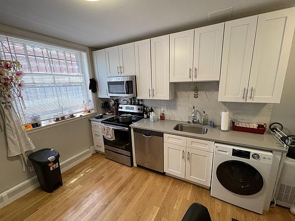 4th image of 4528 N Malden St #G