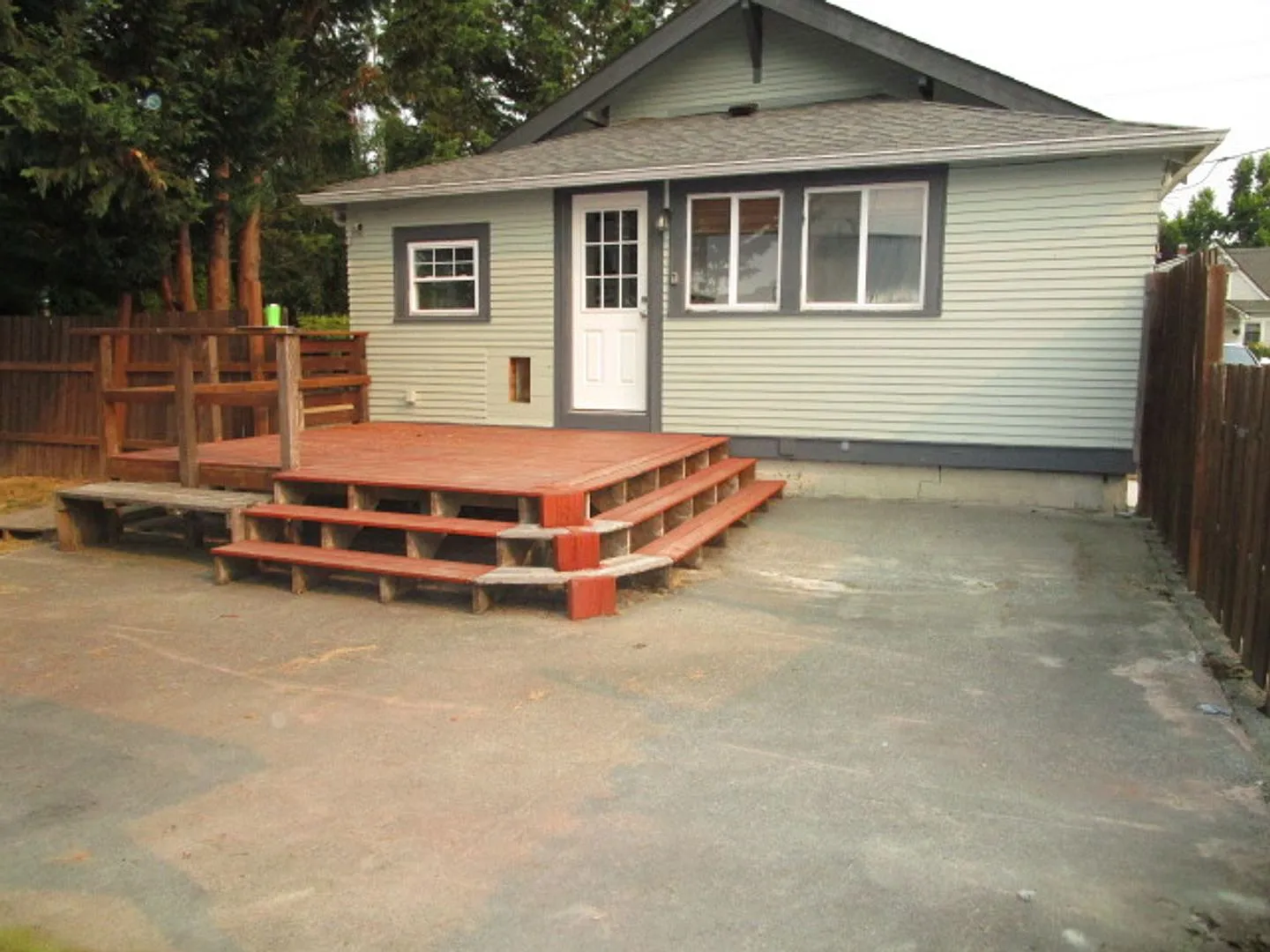 735 Jameson Street — Photo 2