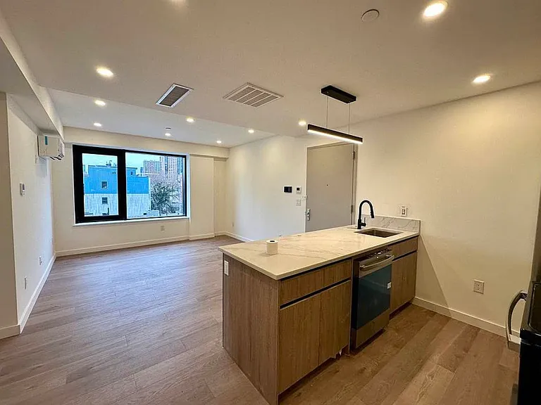 321 Franklin Ave #4A — Photo 5
