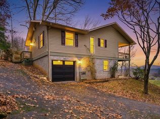 1612 Lakeview Dr, Young Harris, GA 30582