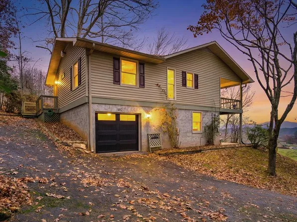 1612 Lakeview Dr, Young Harris, GA 30582