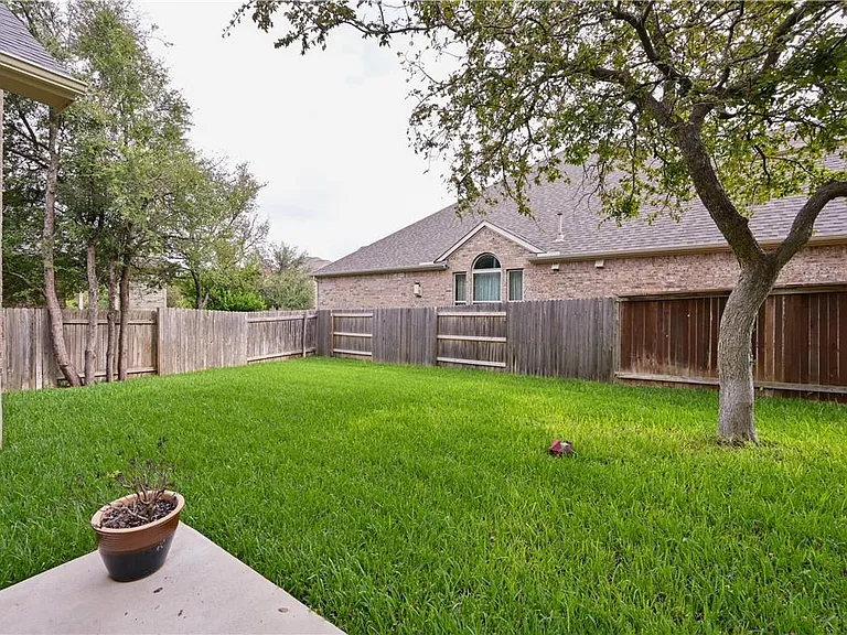 100 Lake Mineral Wells Dr — Photo 39