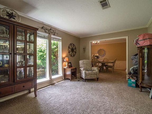 5th image of 1020 Shakespeare Dr