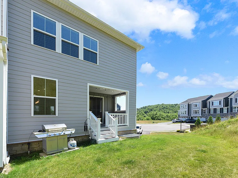 409 Spruce Ln — Photo 45