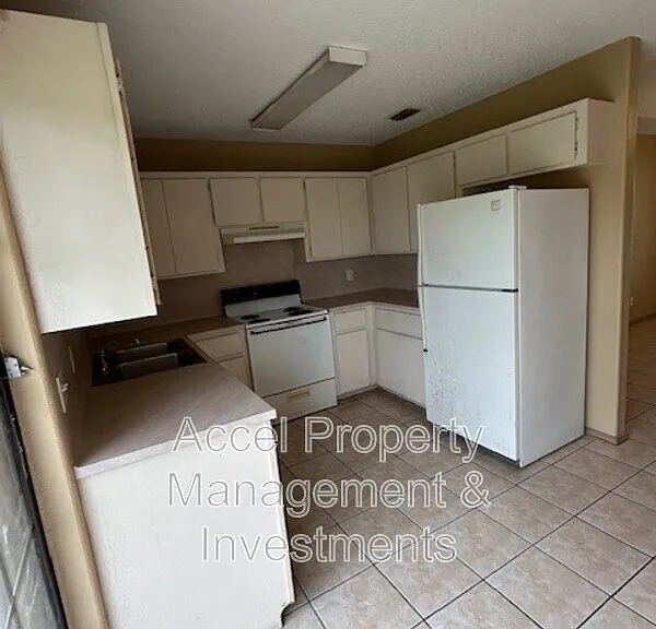 1201 W Carmen Ave #2 — Photo 5