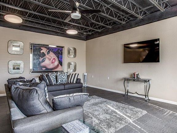4th image of 515 S Peak St #100