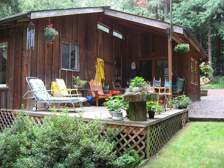 741 Chuckanut Dr — Photo 1