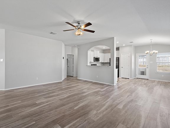 5th image of 8610 Pleasant Trail Dr