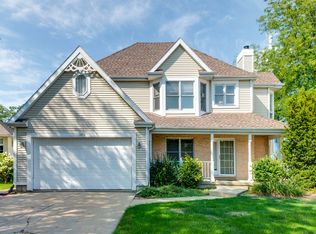 1472 Robincrest Ln, Lindenhurst, IL 60046