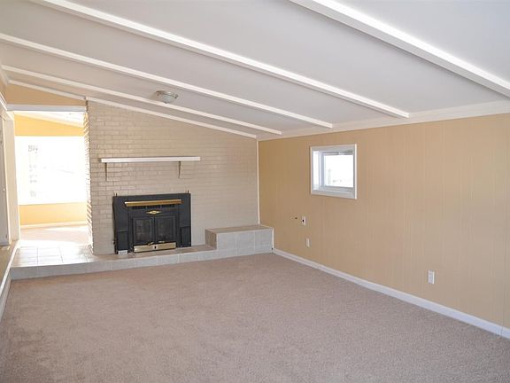 3rd image of 1052 Sunset Dr
