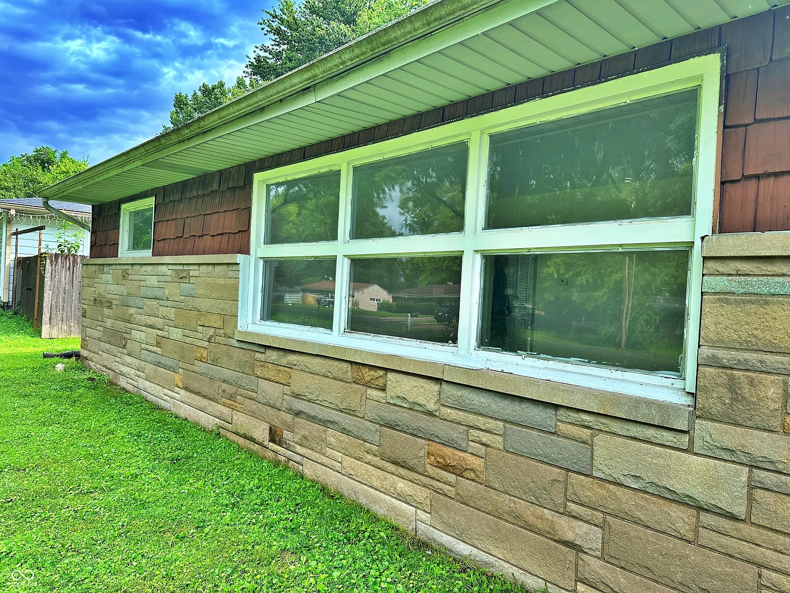 3 bed, 1.0 bath, 1000 sqft, $1,225 — Photo 2