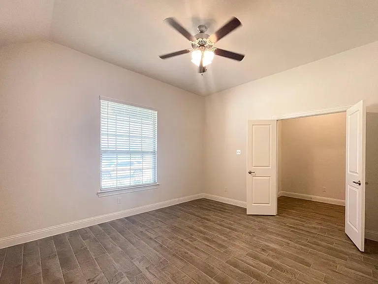 2924 Log Cabin Dr — Photo 5