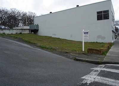 5th image of 1008 SE Pioneer Way