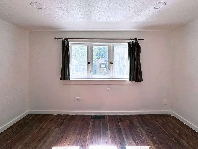 3 bed, 1.5 bath, 1603 sqft, $2,295 — Photo 4