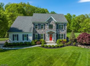 6 Stone Signpost Rd, Flemington, NJ 08822