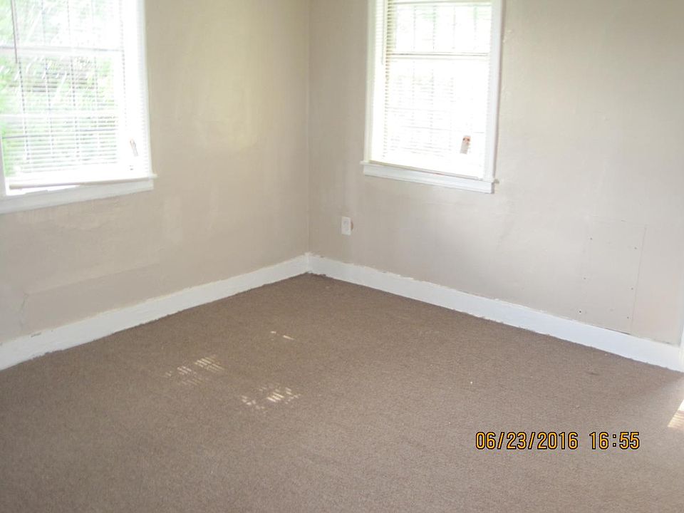 2nd image of 1081 N Claybrook St
