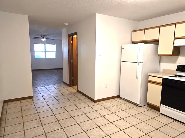 600 S Russell St #C — Photo 5