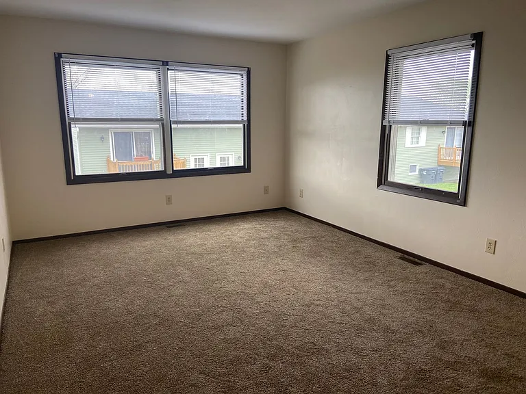 4130-4136 Canterbury Dr — Photo 2