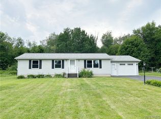 3166 Roland Dr, Newfane, NY 14108