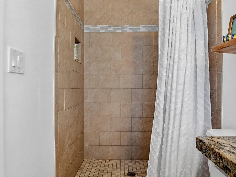 807 SW 3rd St — Photo 32