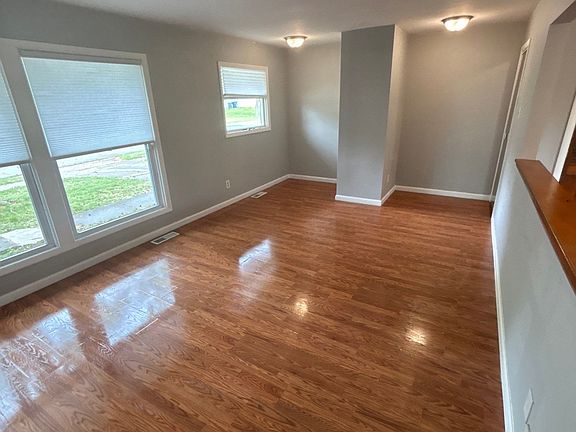 3rd image of 1020 Rogers Ln