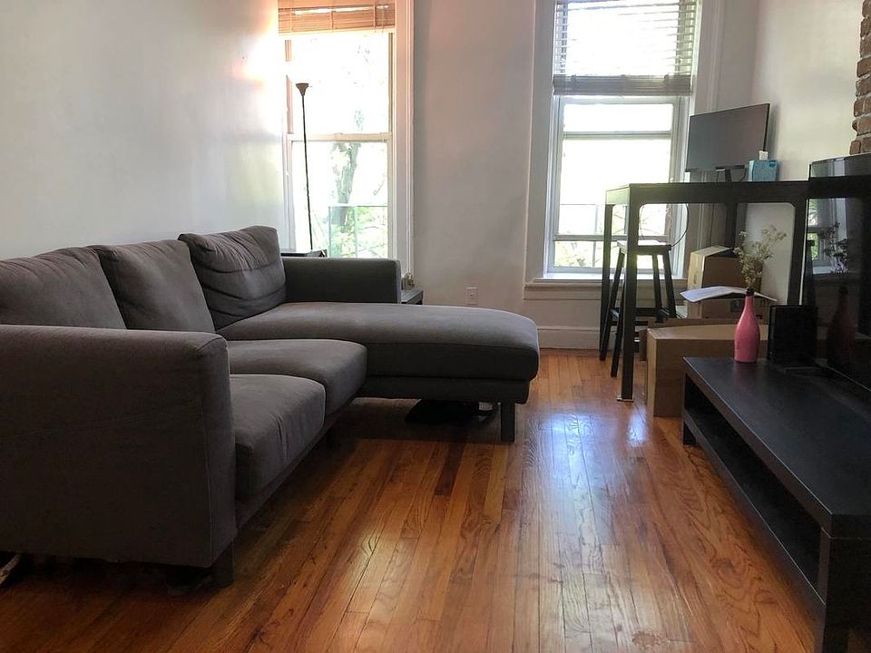 1st image of 453 W 47th St #4B