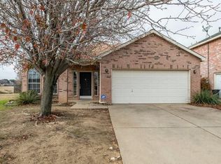 1048 Grand Central Pkwy, Saginaw, TX 76131