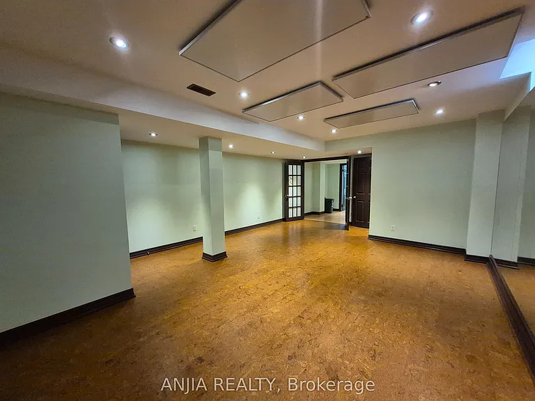742 Hammersly Blvd #BASEMENT — Photo 20