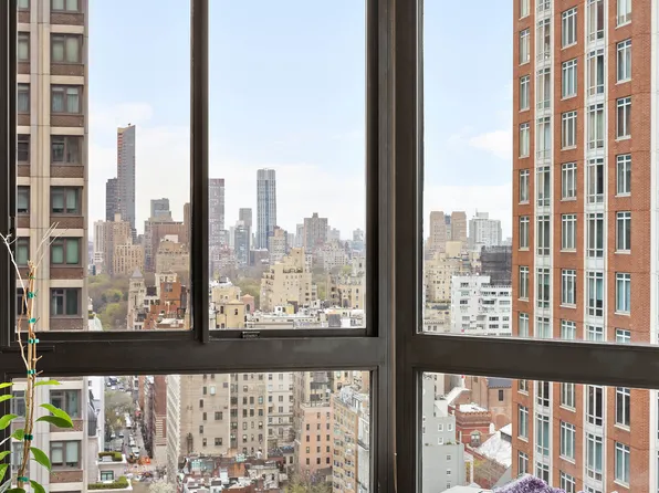 200 East 65th Street 25N image 2 of 31