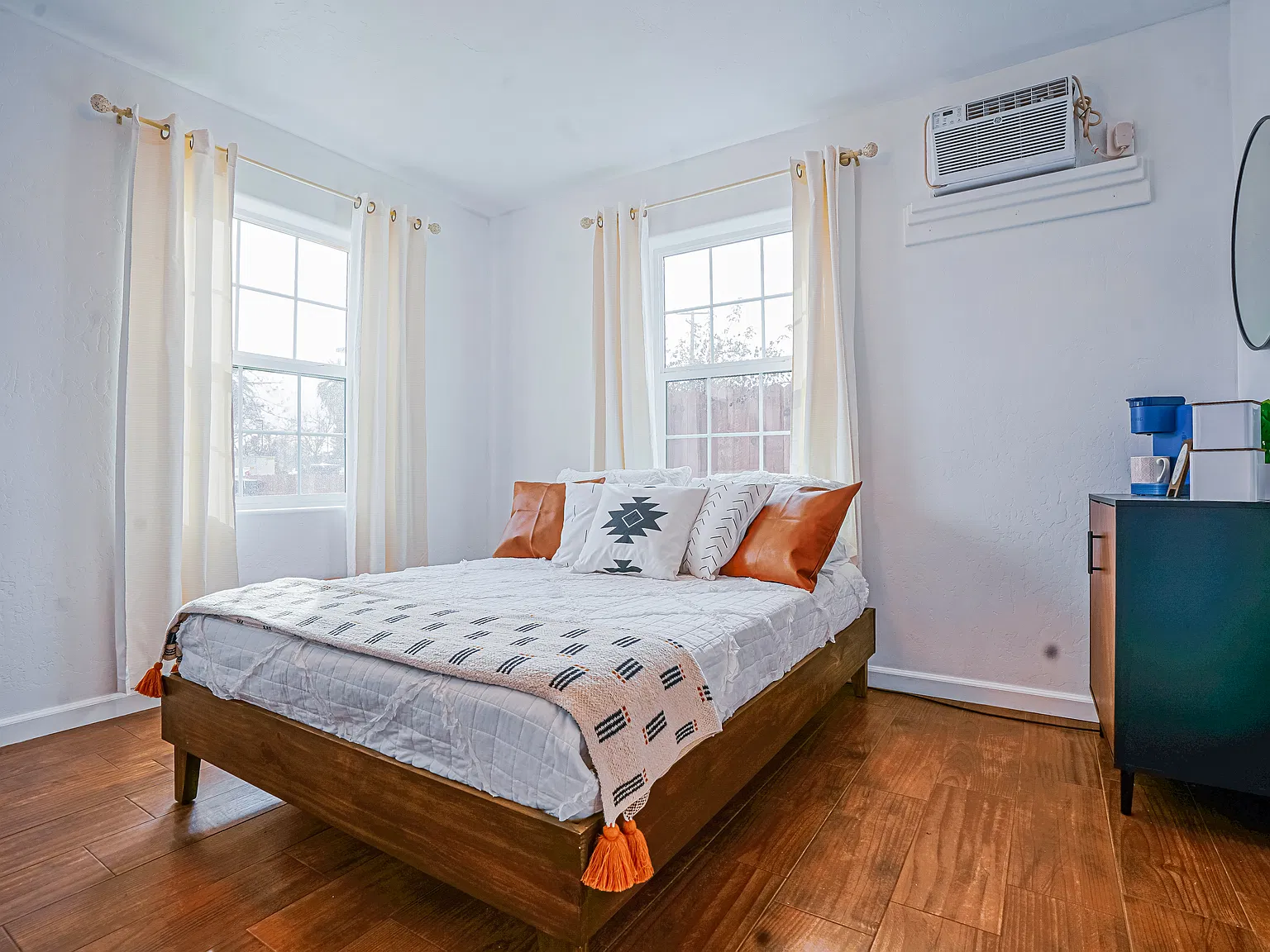 Studio, 240 sqft, $1,550 — Photo 2
