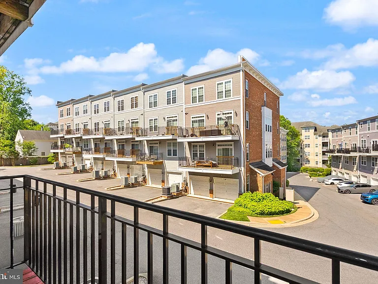 242 N Summit Ave #21 — Photo 43