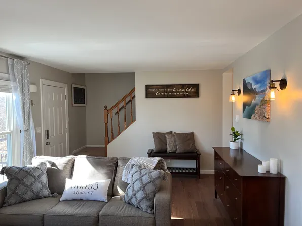 119 Crest Dr, Groton, CT 06355