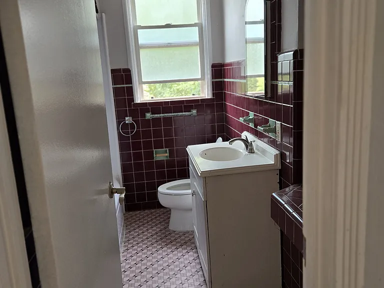749 Westwood Dr — Photo 3