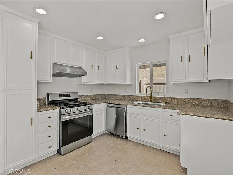 9427 Lemona Ave #20 — Photo 8