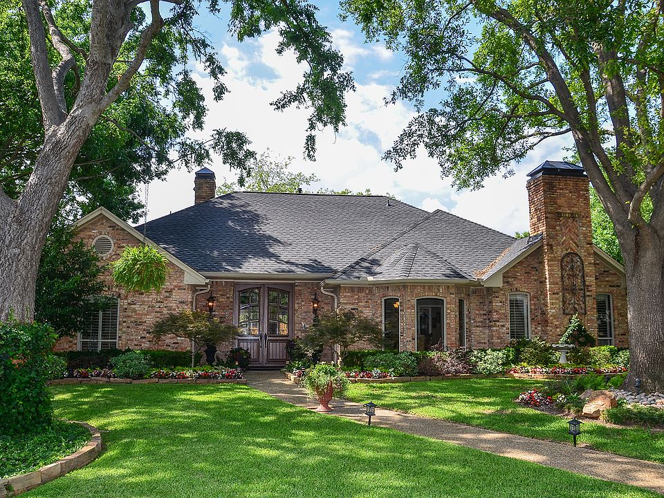 704 Dove Circle