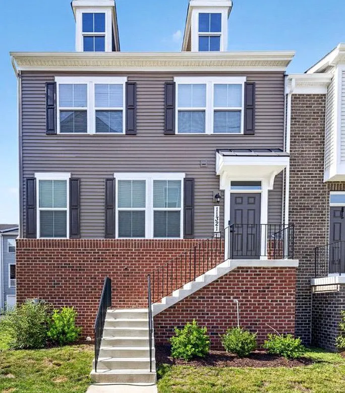 4 bed, 3.5 bath, 2450 sqft, $4,100 — Photo 1