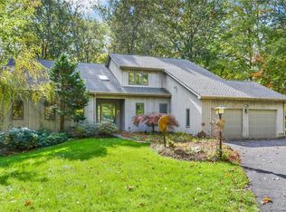 48 Far Horizons Dr, Easton, CT 06612